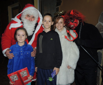 Mikuláš medzi deťmi 2014