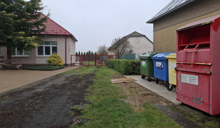 Stojisko kontajnerov na triedený zber